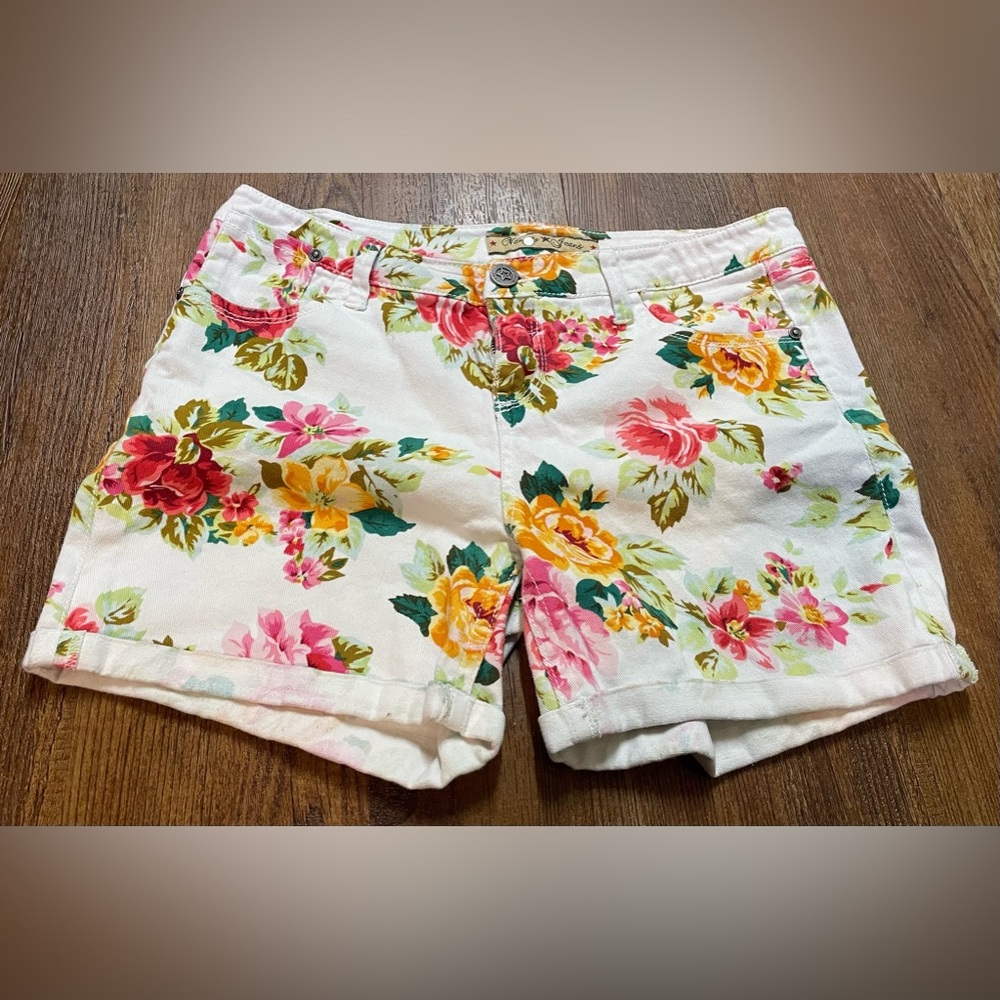Vanilla Star Floral Women's Shorts - Multicolor